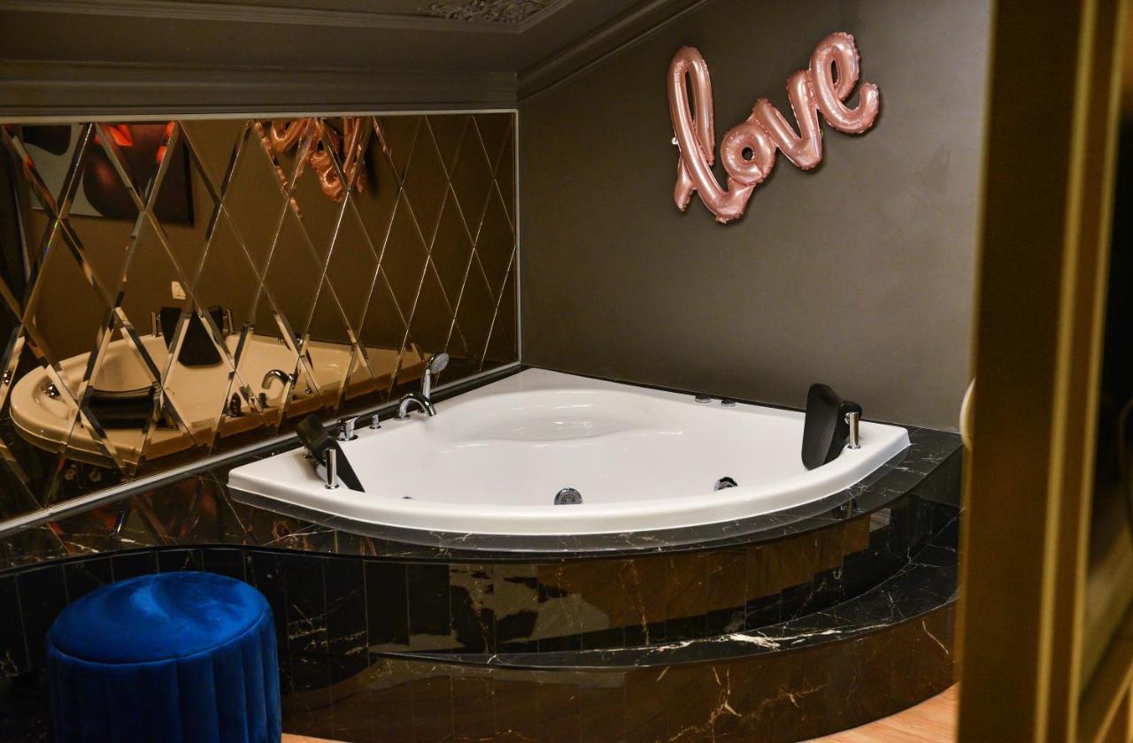Rose Boutique Hotel Тирана Екстер'єр фото