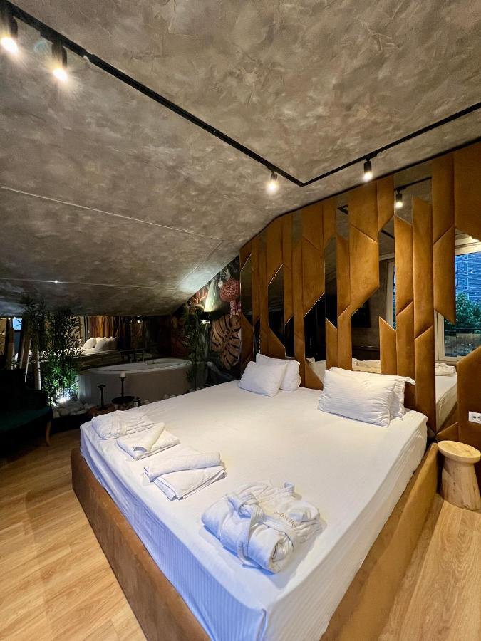 Rose Boutique Hotel Тирана Екстер'єр фото